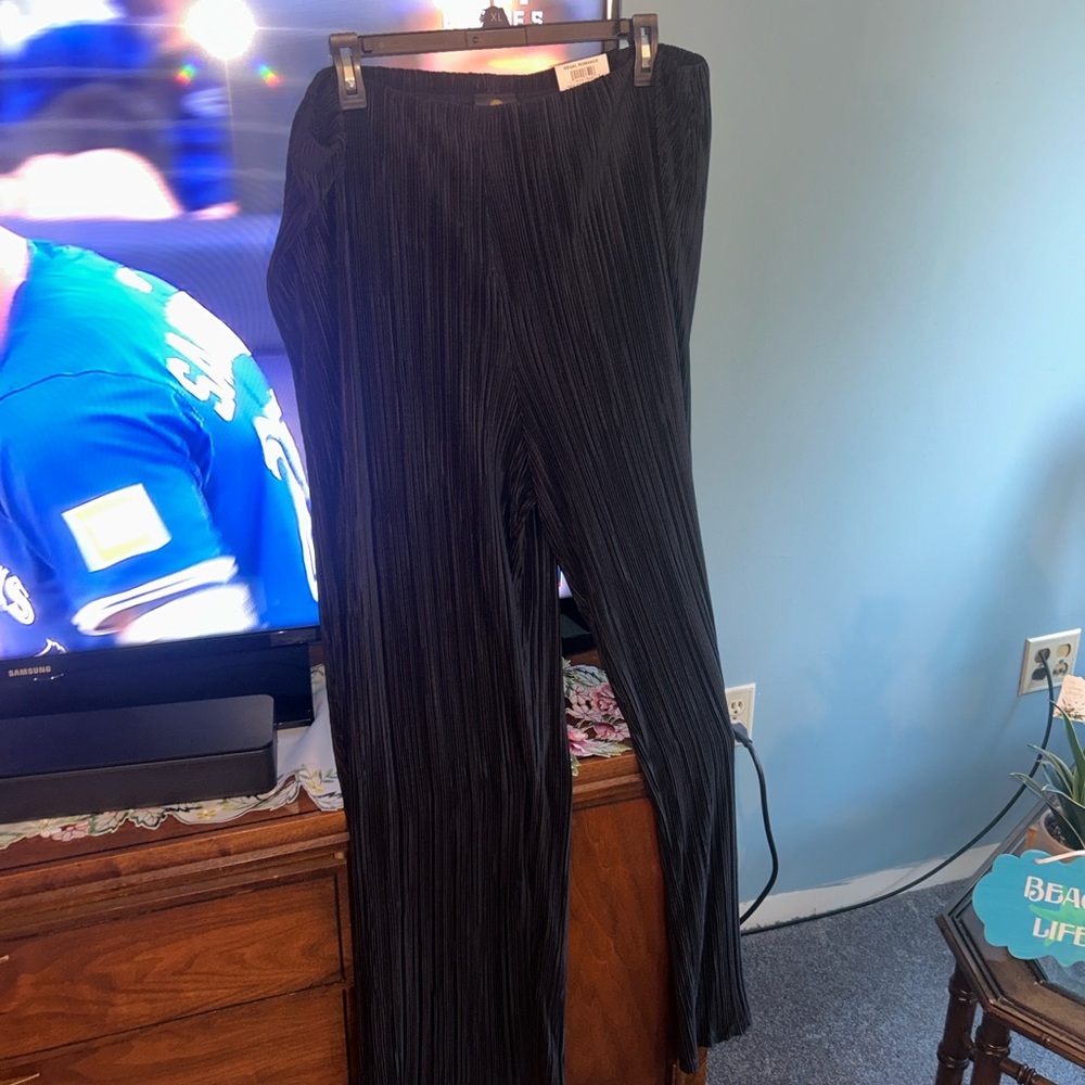 Brand new w/tags - JM Collection Black Pleated pleated dress pants. Size XXL